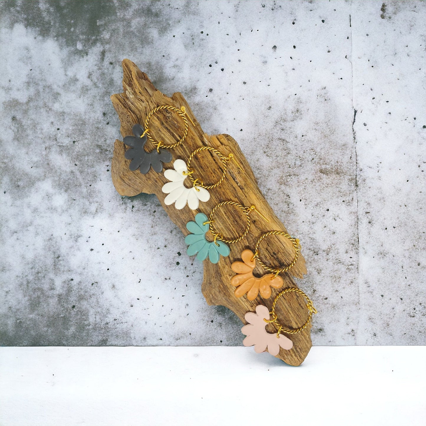 Lotus-korvakoru - Premium from UuPa. - Just 26 €! Shop now at UuPa.