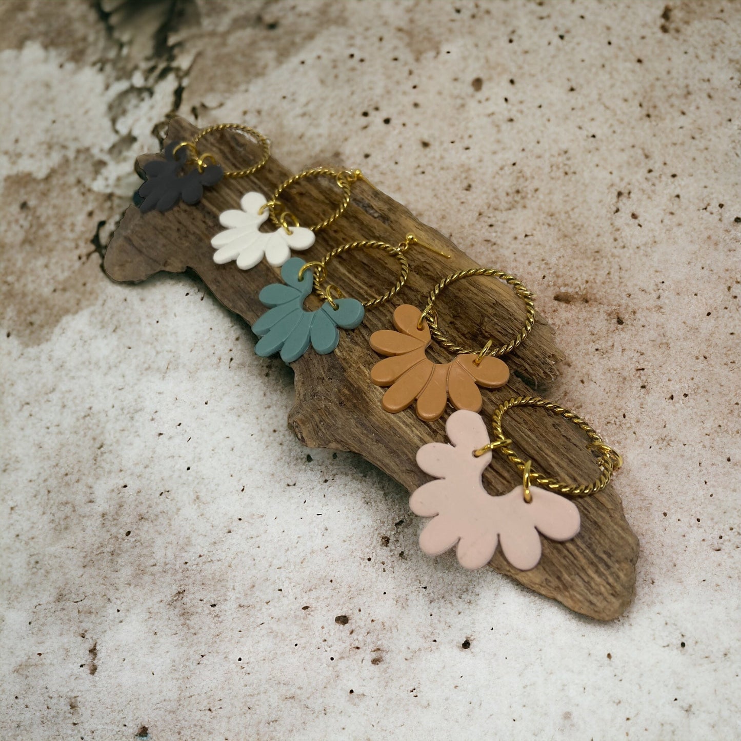 Lotus-korvakoru - Premium from UuPa. - Just 26 €! Shop now at UuPa.
