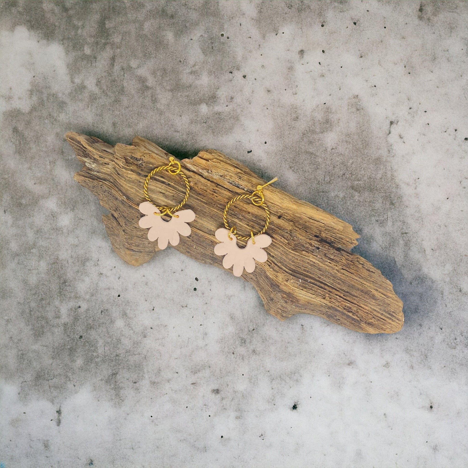 Lotus-korvakoru - Premium  from UuPa. - Just 26 €! Shop now at UuPa.
