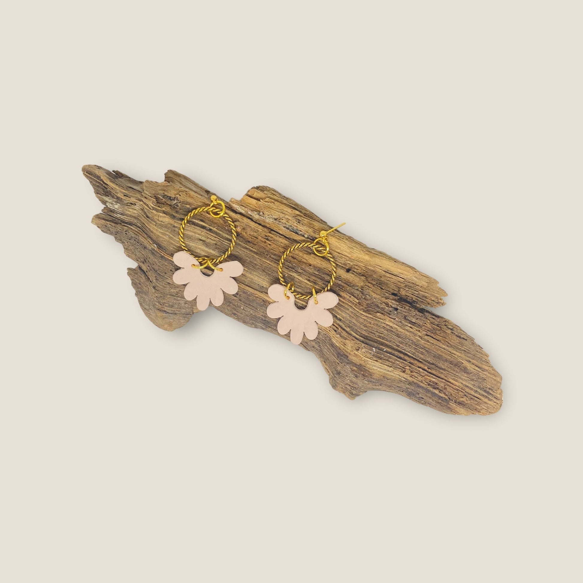 Lotus-korvakoru - Premium  from UuPa. - Just 26 €! Shop now at UuPa.