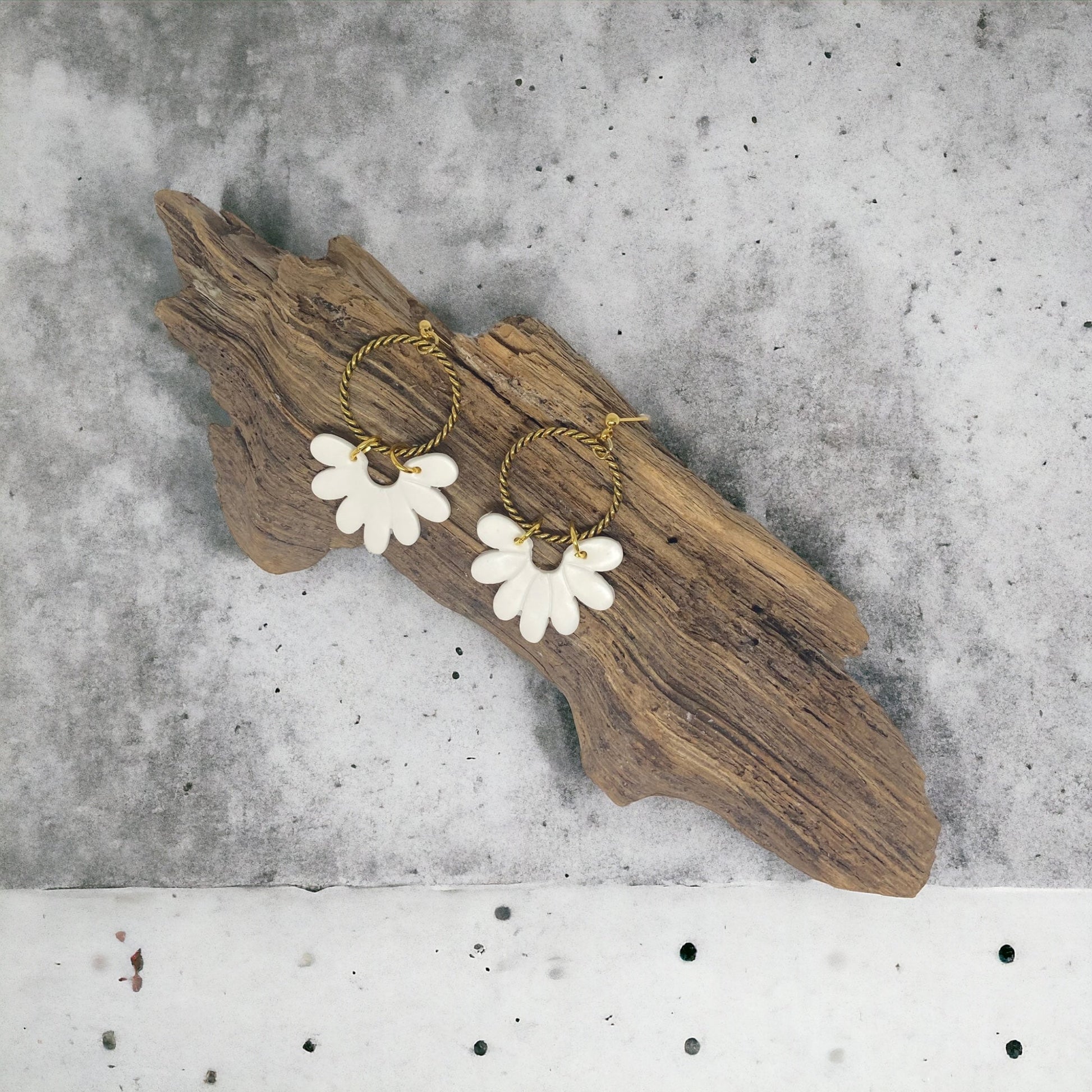 Lotus-korvakoru - Premium  from UuPa. - Just 26 €! Shop now at UuPa.