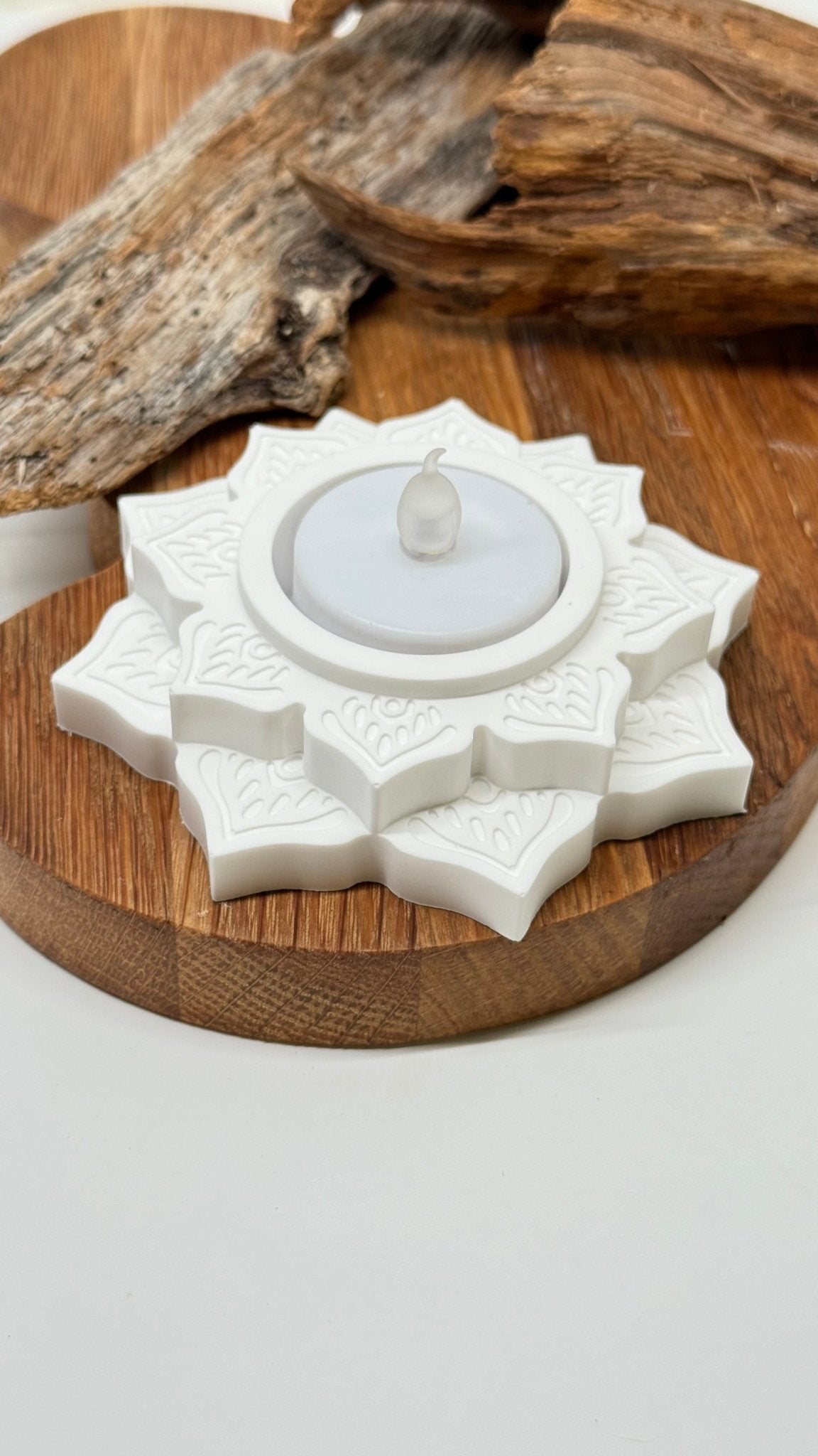 Lotus-tuikkualusta - Premium  from UuPa. - Just 10 €! Shop now at UuPa.